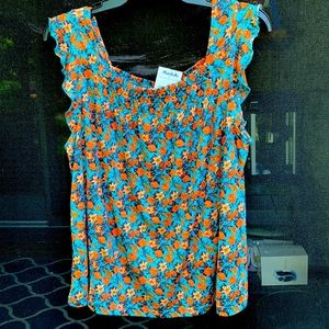 💥3/$15 with $5.95 shipping NWT adorable flutter sleeve floral top